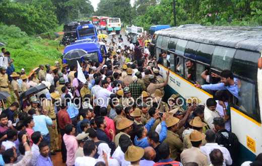 Yettinahole protest in uppinangady
